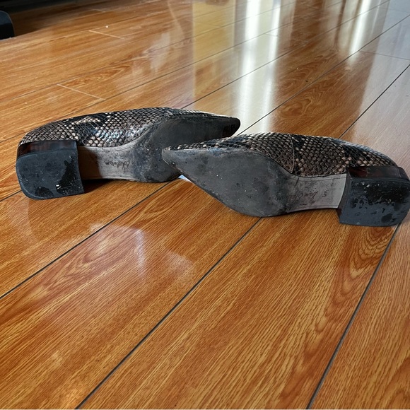 Snake print shoes - Picture 3 of 3